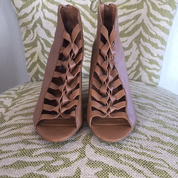 Kelsi Dagger Shoes - Like new Kelsi Dagger sandals